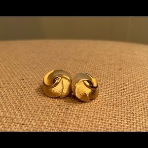Vintage Trifari clip on earrings